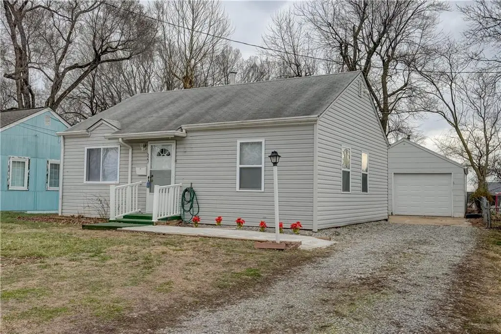 523 E Nettleton Avenue, Independence, MO 64050 - #1