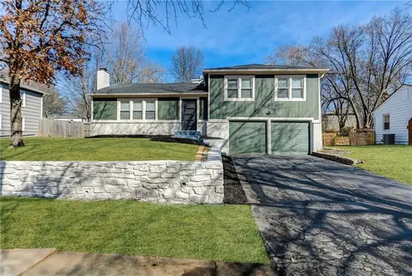 5704 W 100th Terrace, Overland Park, KS 66207