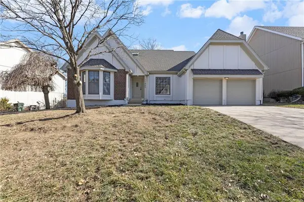 11405 S Hunter Drive, Olathe, KS 66061