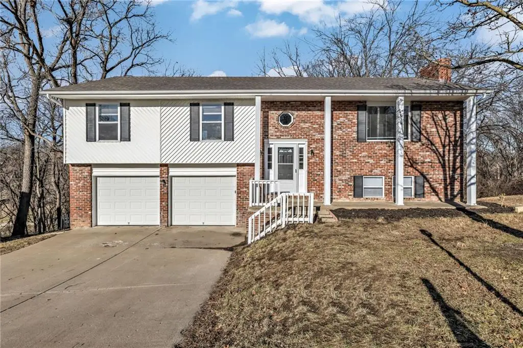 6716 NW Lawson Lane, Parkville, MO 64152 - #1