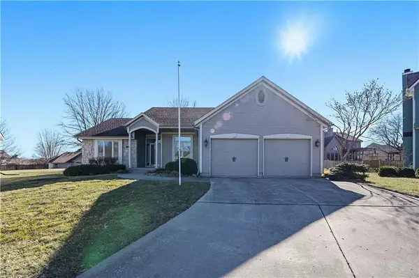 4240 SW Clipper Court, Lee's Summit, MO 64082