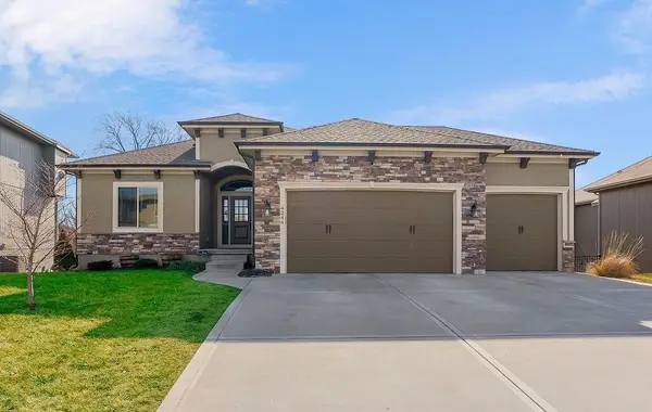 4244 Stoney Brook Drive, Lee's Summit, MO 64082