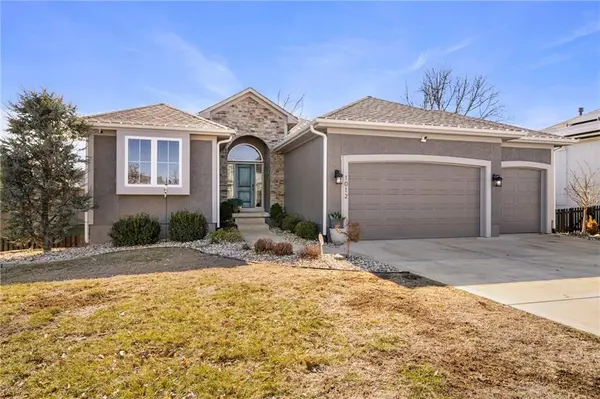 1012 SE Amber Court, Blue Springs, MO 64014