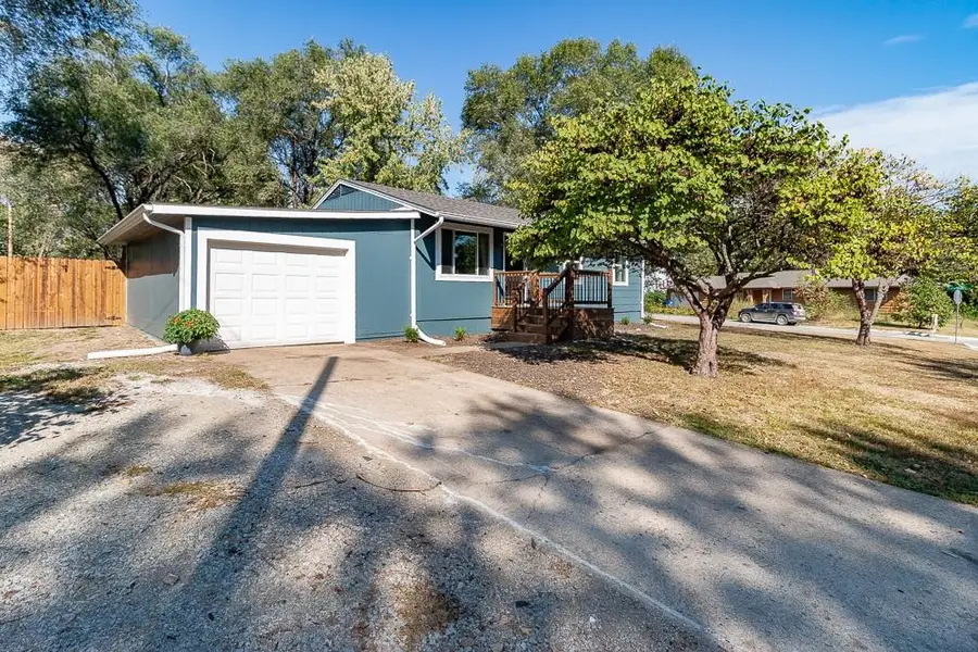 1524 E 28th Terrace, Lawrence, KS 66046 - #2