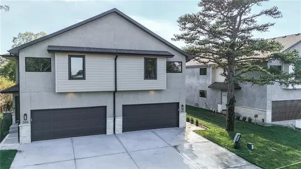 217-219 NW Orchard Court, Lee's Summit, MO 64063