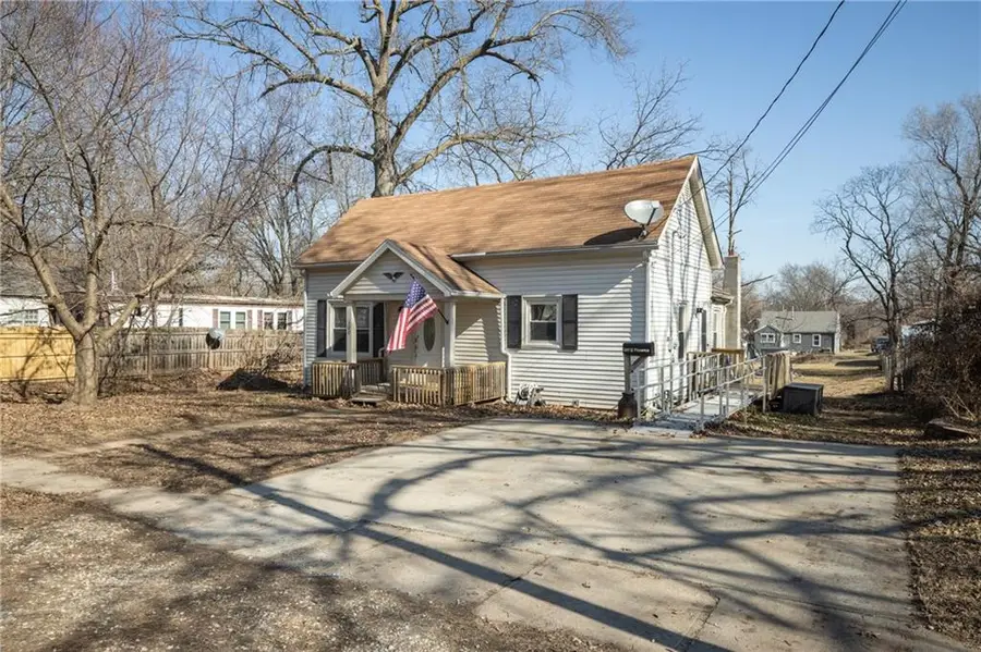 300 E Florence Street, Windsor, MO 65360 - #3