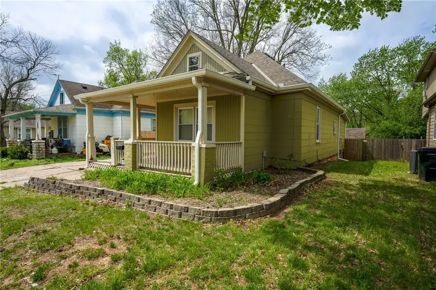 1103 N 13th Street, Leavenworth, KS 66048 - #3