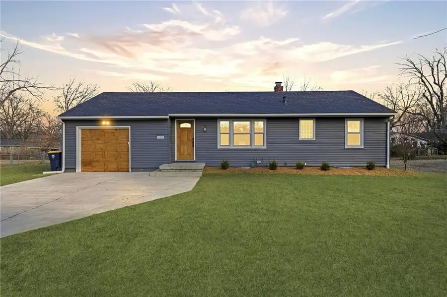 11805 Oakley Avenue, Kansas City, MO 64137 - #2