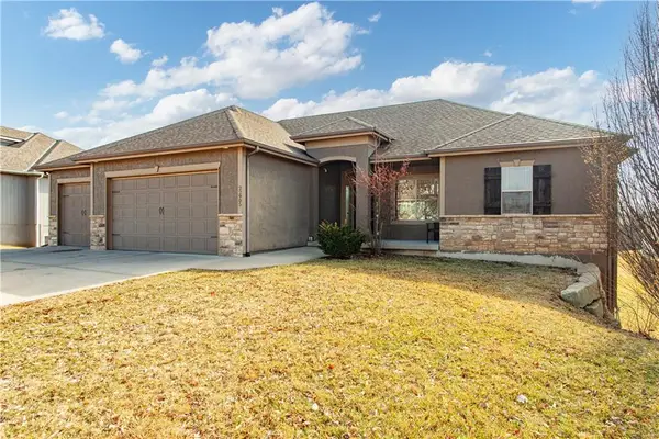 22905 E 42nd St Court, Blue Springs, MO 64015