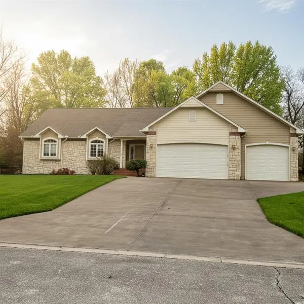 707 Deer Trail Street, Parsons, KS 67357