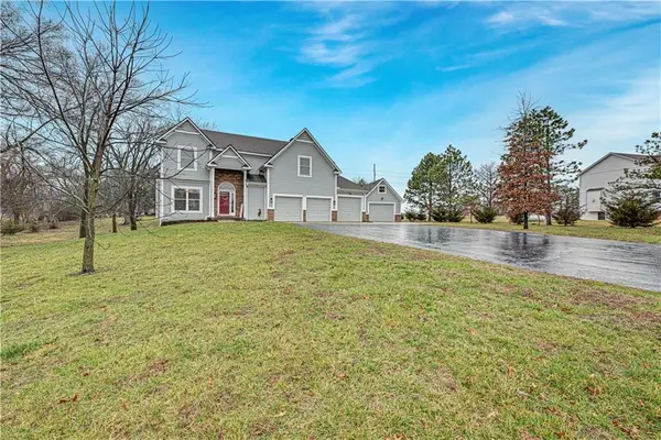 9842 Pin Oak Circle, De Soto, KS 66018