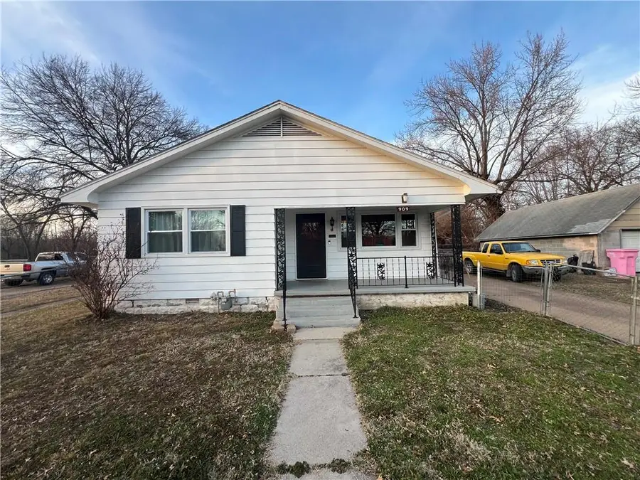 909 E 13th Street, Pittsburg, KS 66762 - #2