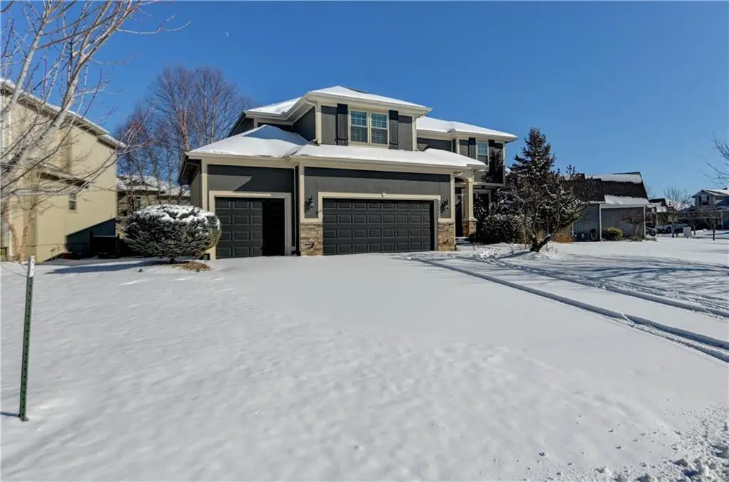 16627 S Lind Road, Olathe, KS 66062 - #1