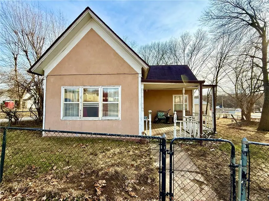 107 E 2nd Street, Dearborn, MO 64439 - #2