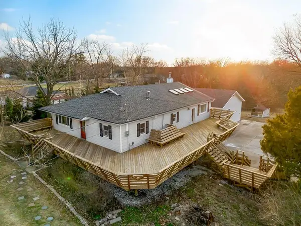 8122 Hampton Road, Kansas City, MO 64152