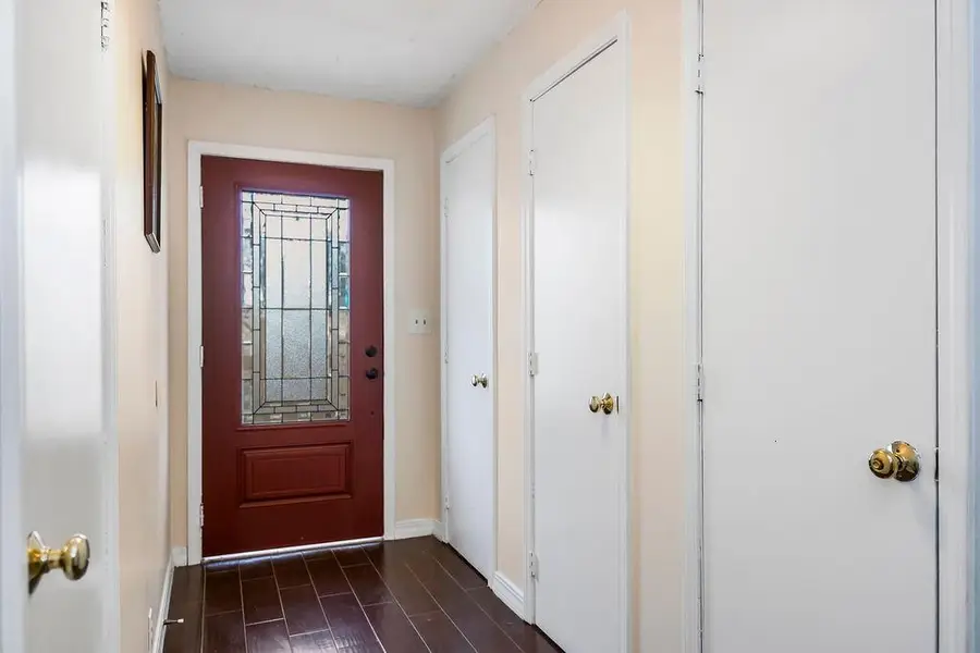 8122 Hampton Road, Kansas City, MO 64152 - #3