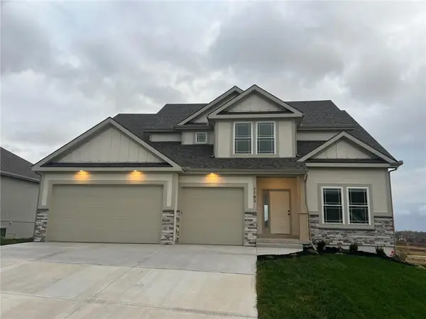 1972 Longview Drive, Liberty, MO 64068