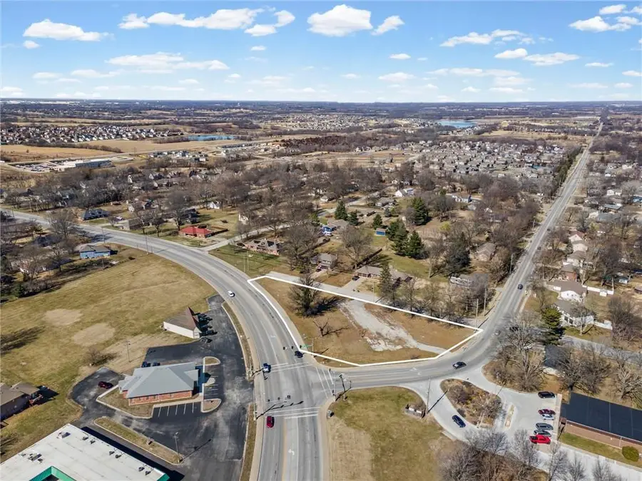 317 & 319 W Foxwood Drive, Raymore, MO 64083 - #2