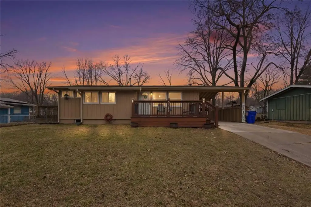 5818 N Garfield Avenue, Gladstone, MO 64118 - #1