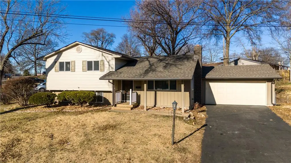 6701 N Flora Avenue, Gladstone, MO 64118 - #1