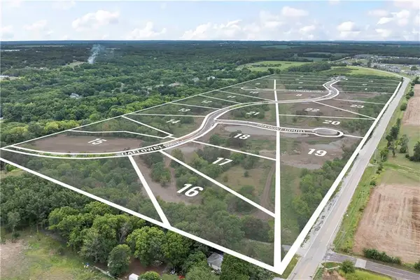 17190 Galloway Drive, Stilwell, KS 66085
