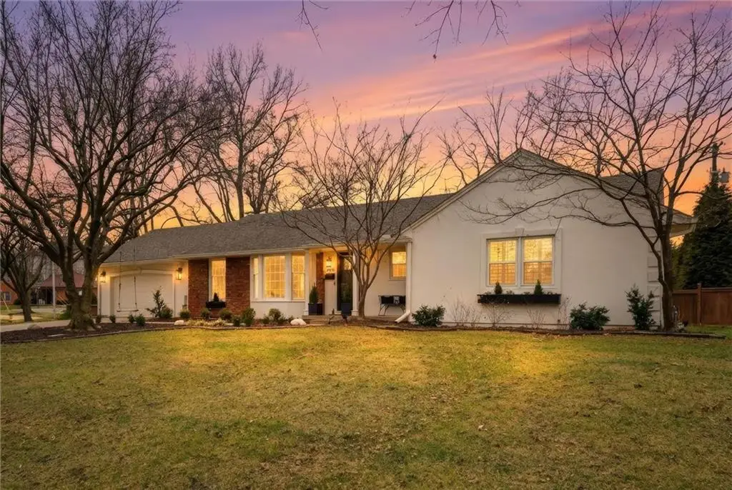 9428 Wenonga Road, Leawood, KS 66206 - #1