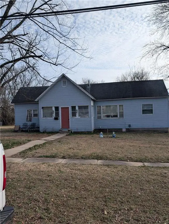 304 E Sycamore Street, Nevada, MO 64772 - #2