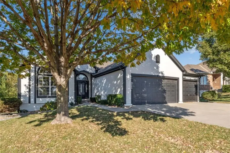 2301 NE Colonnade Avenue, Blue Springs, MO 64029 - #2