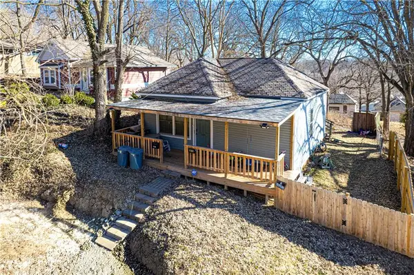 2911 N 6th Street, St Joseph, MO 64505