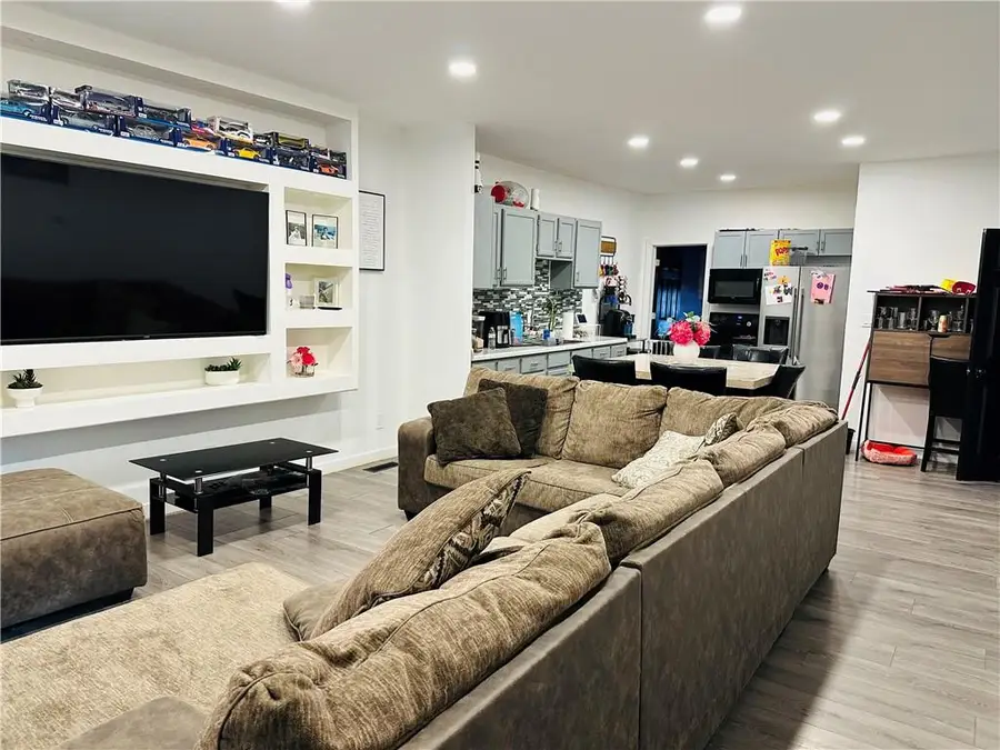 2911 N 6th Street, Saint Joseph, MO 64505 - #3