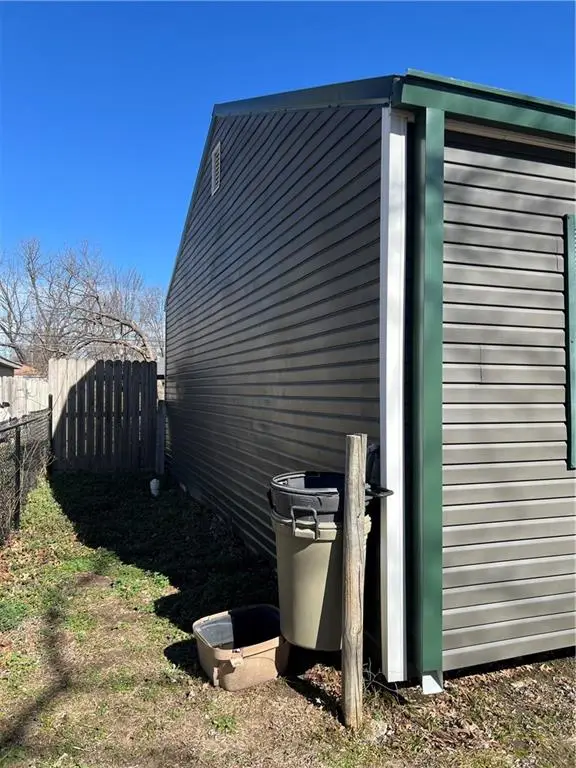 2813 Ward Avenue, Parsons, KS 67357 - #3