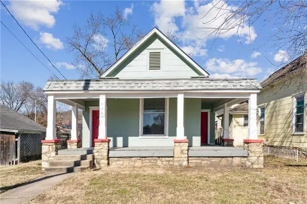 426 Benton Avenue, Excelsior Springs, MO 64024