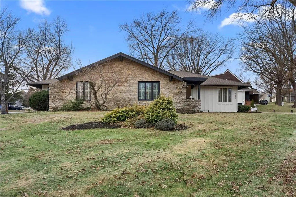 9601 W 104th Terrace, Overland Park, KS 66212 - #1