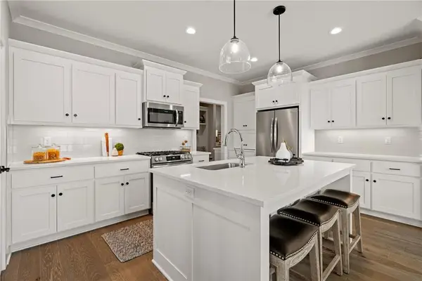 22216 W 82nd Terrace, Lenexa, KS 66220