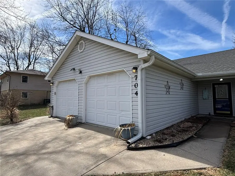 704 S 12th Terrace, Savannah, MO 64485 - #2