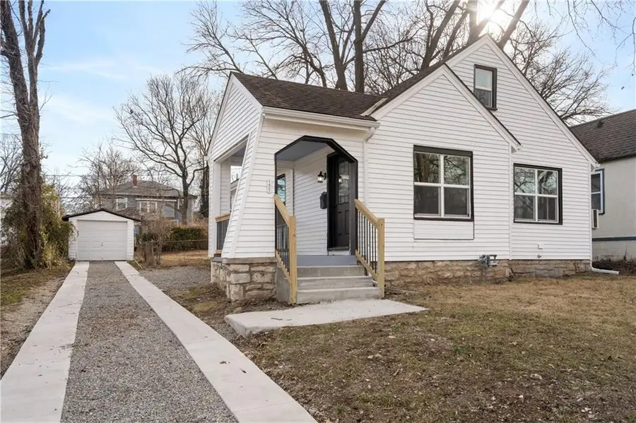 1421 E 77th Street, Kansas City, MO 64131 - #2