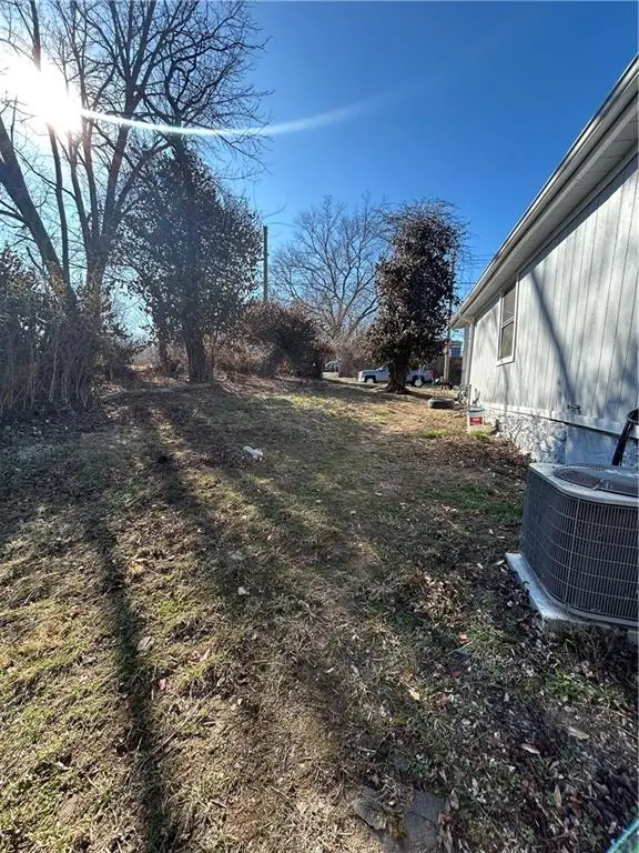 3621 Topping Avenue, Kansas City, MO 64129