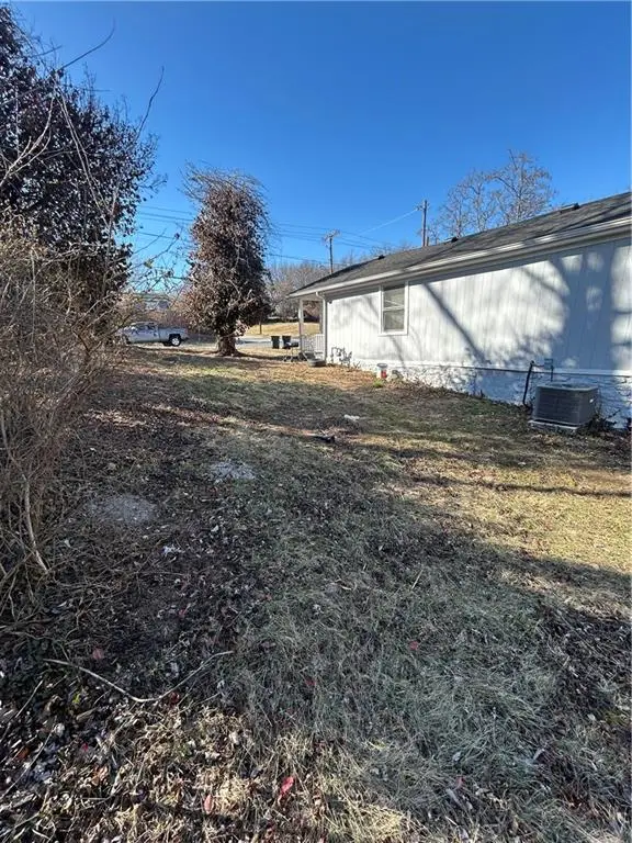 3621 Topping Avenue, Kansas City, MO 64129 - #2