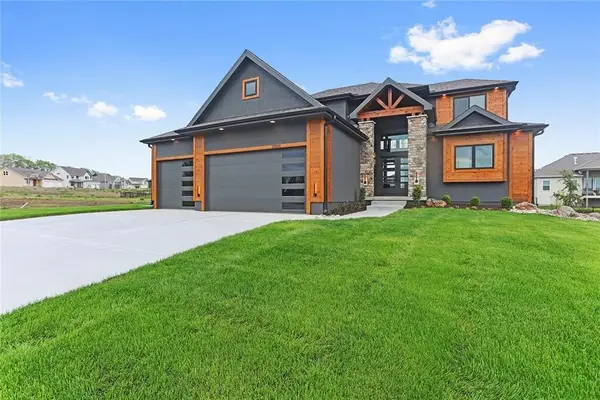 2033 SW Red Barn Road, Lee's Summit, MO 64082