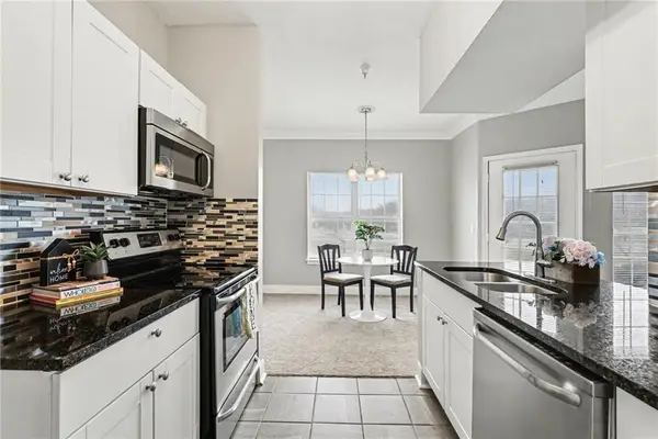 11606 Tomahawk Creek Parkway #F, Leawood, KS 66211