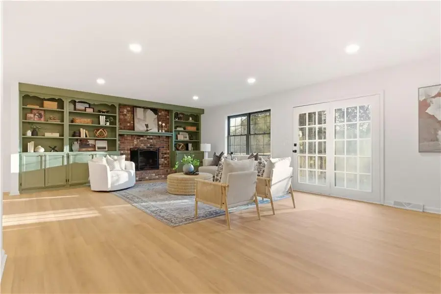 3405 Southern Hills Drive, Kansas City, MO 64137 - #3