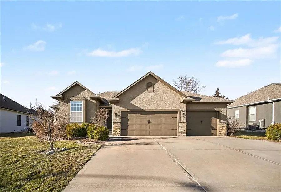 1702 E 127 Terrace, Kansas City, MO 64145 - #2