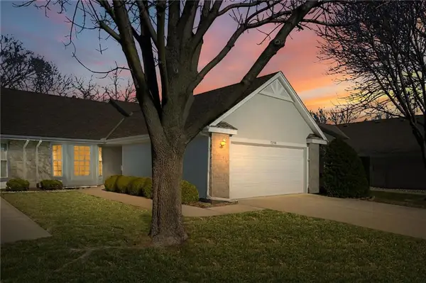 12110 Oakmont Street, Overland Park, KS 66213