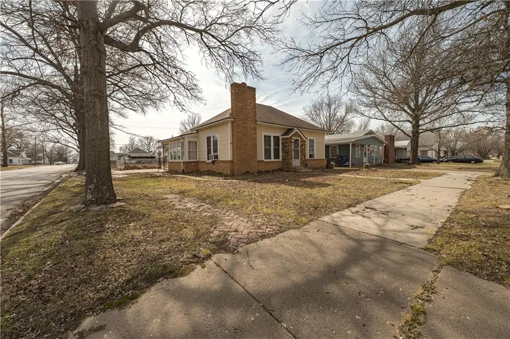 1501 W 5th Street, Coffeyville, KS 67337 - #1