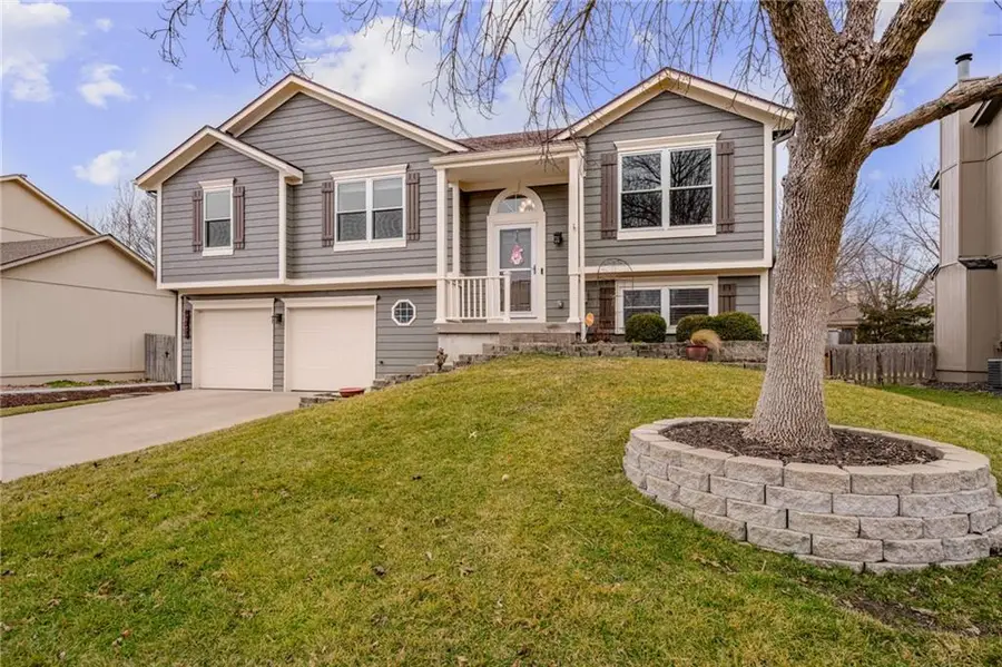 15482 S Wyandotte Drive, Olathe, KS 66062 - #2