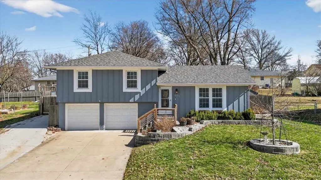 405 Osage Street, Harrisonville, MO 64701 - #1