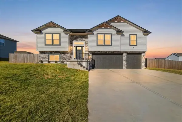 1002 NW 3rd Street, Oak Grove, MO 64075