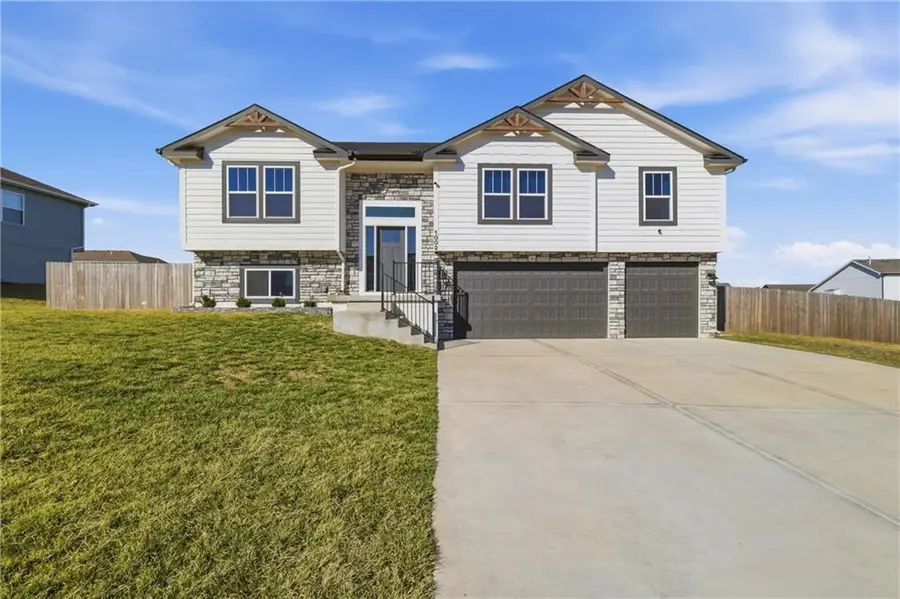 1002 NW 3rd Street, Oak Grove, MO 64075 - #2