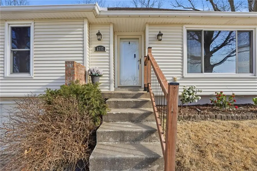 6717 NW Lawson Lane, Parkville, MO 64152 - #2