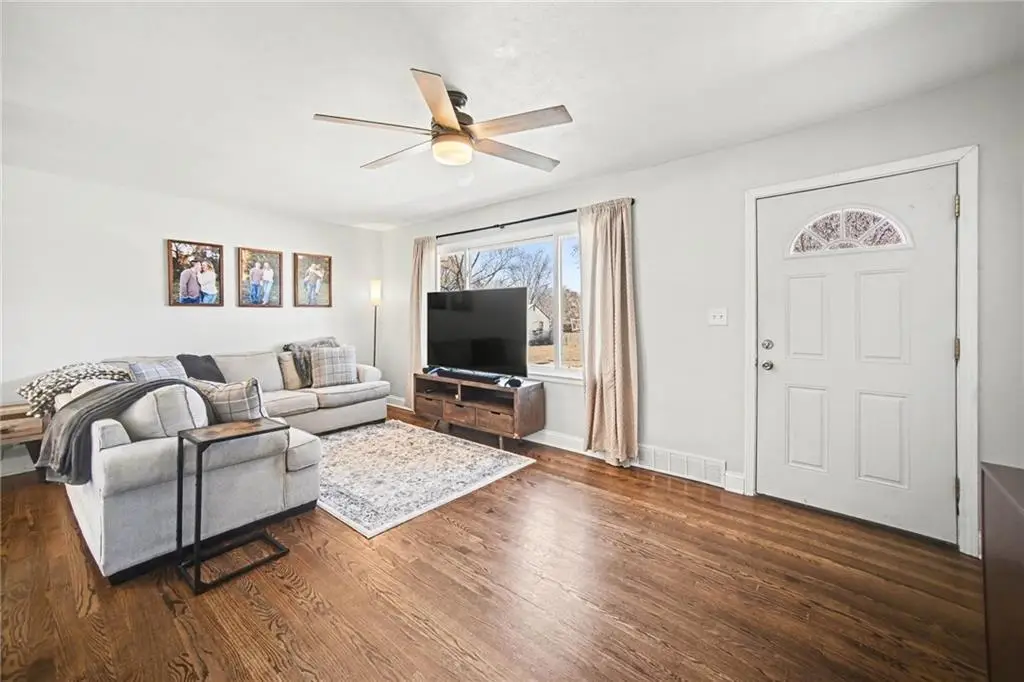 901 NE 67th Place, Gladstone, MO 64118 - #1